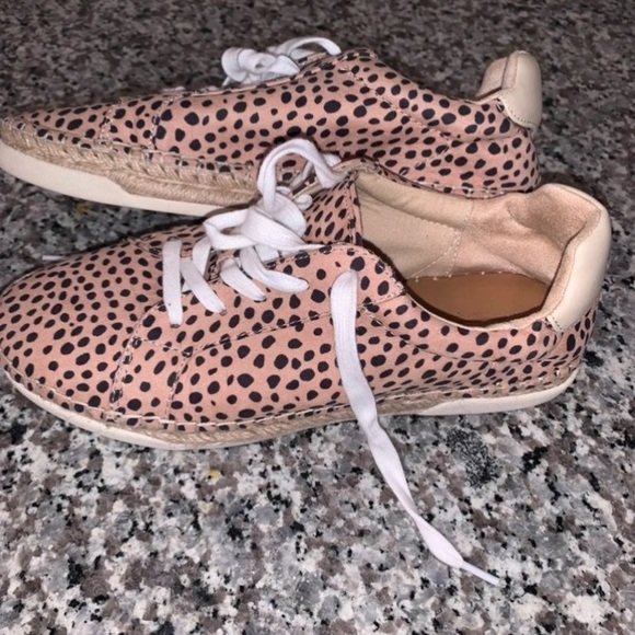 Universal Thread Sneakers - Picture 4 of 8